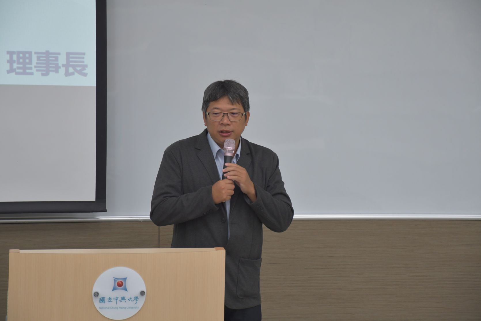 圖3：中興大學文學院吳政憲院長致詞