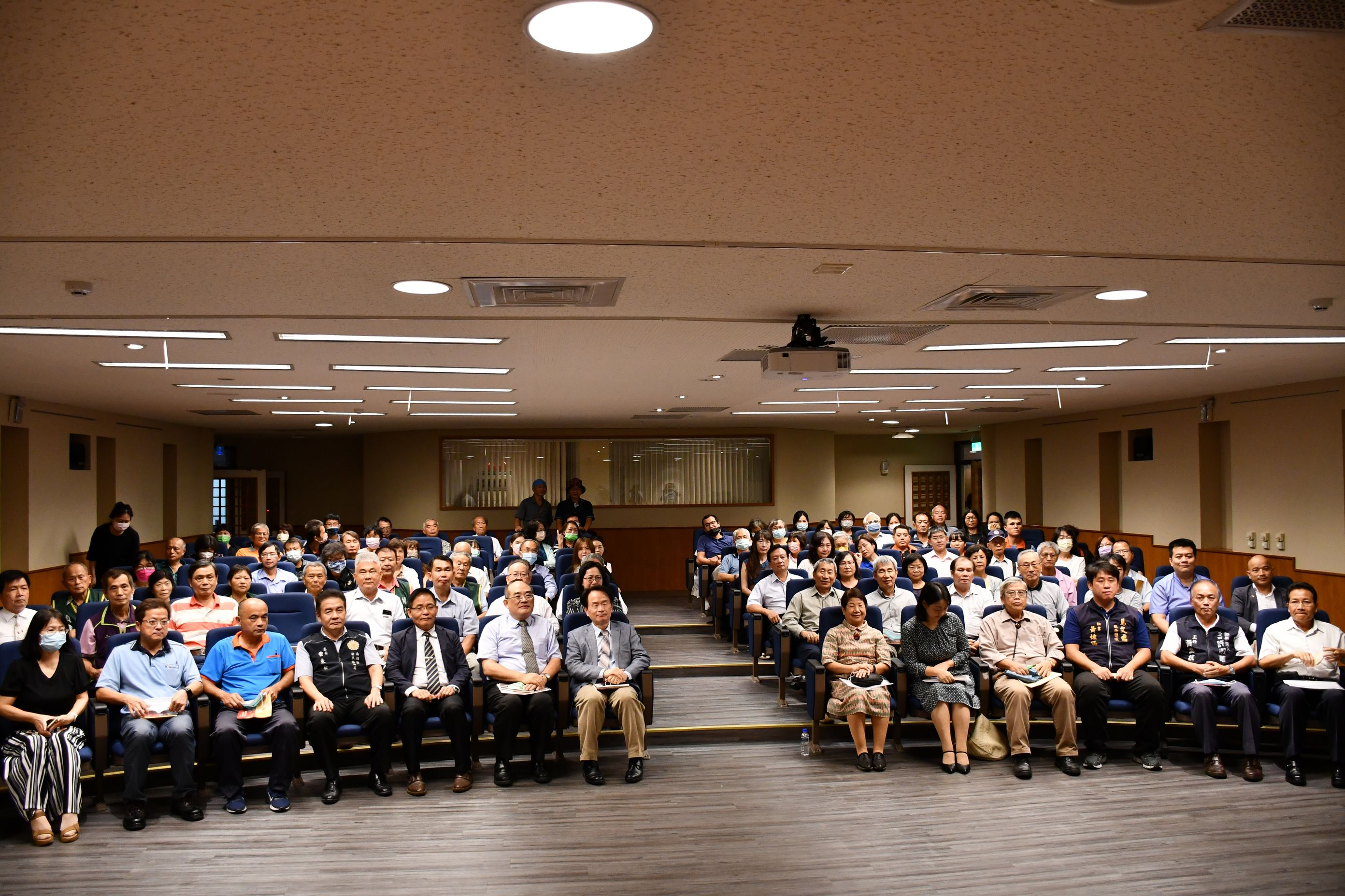 圖6：與會貴賓合影1