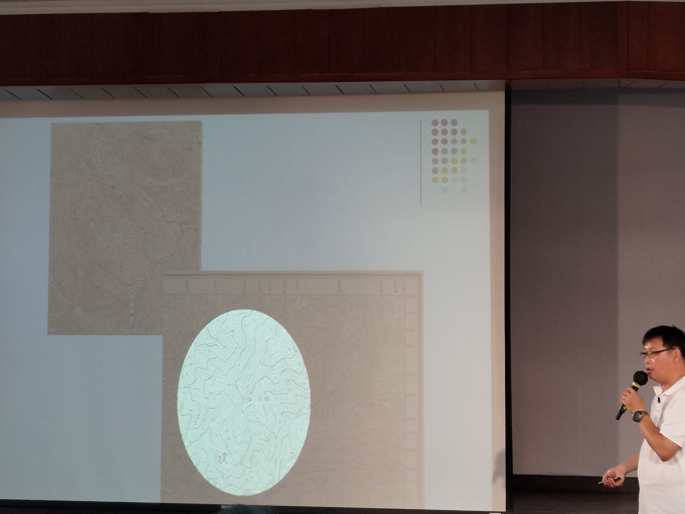 圖4：鄭安睎演講情形2