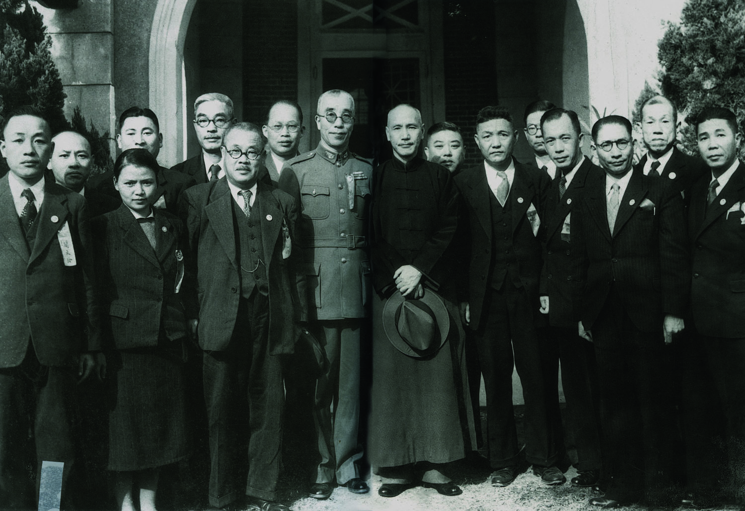 圖4　民國35年臺省制憲國代扺南京與先總統蔣公於官邸攝影留念，右起第4人陳啟清先生