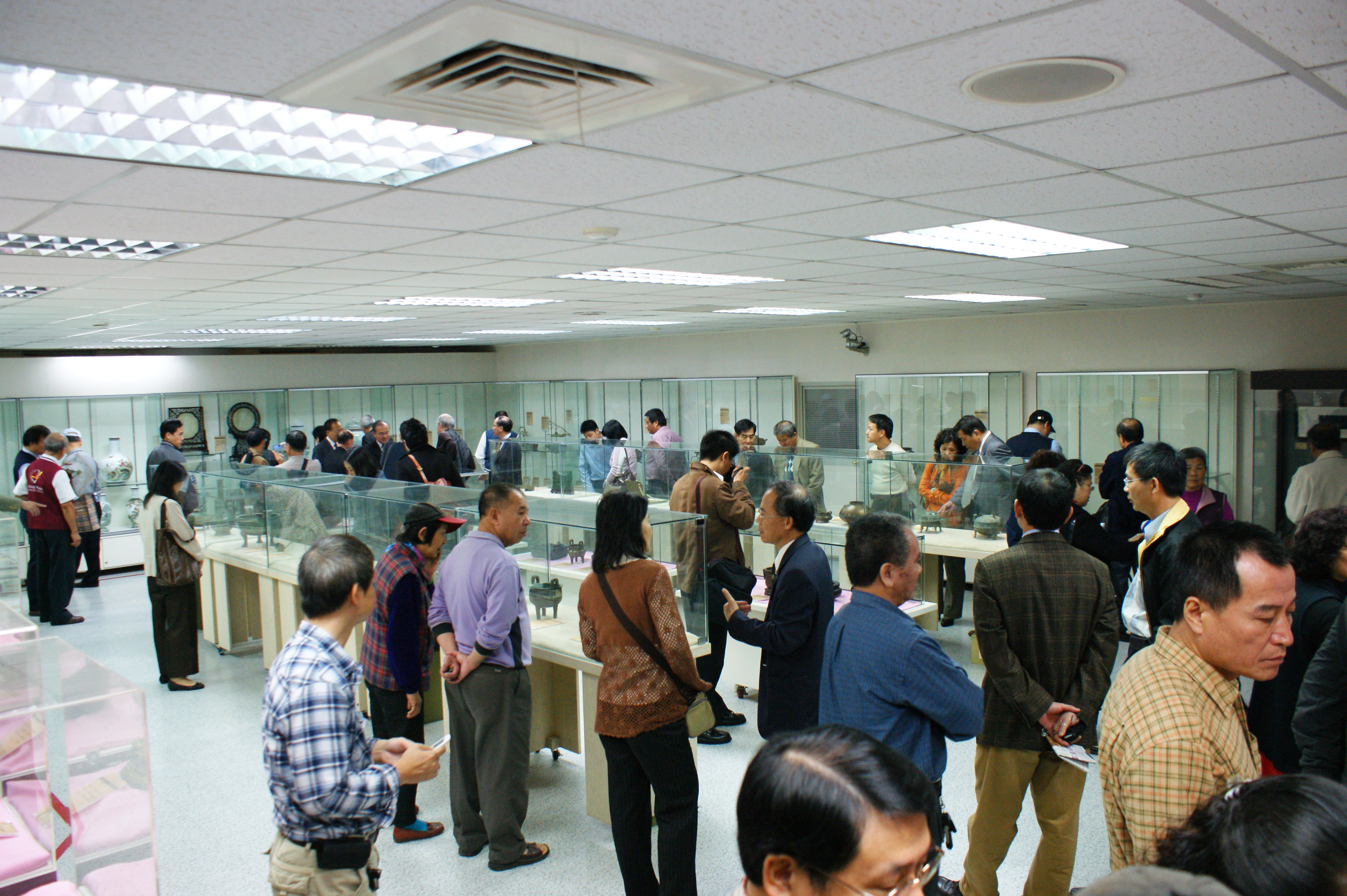 瀛海文物珍藏展　參觀第二特展室