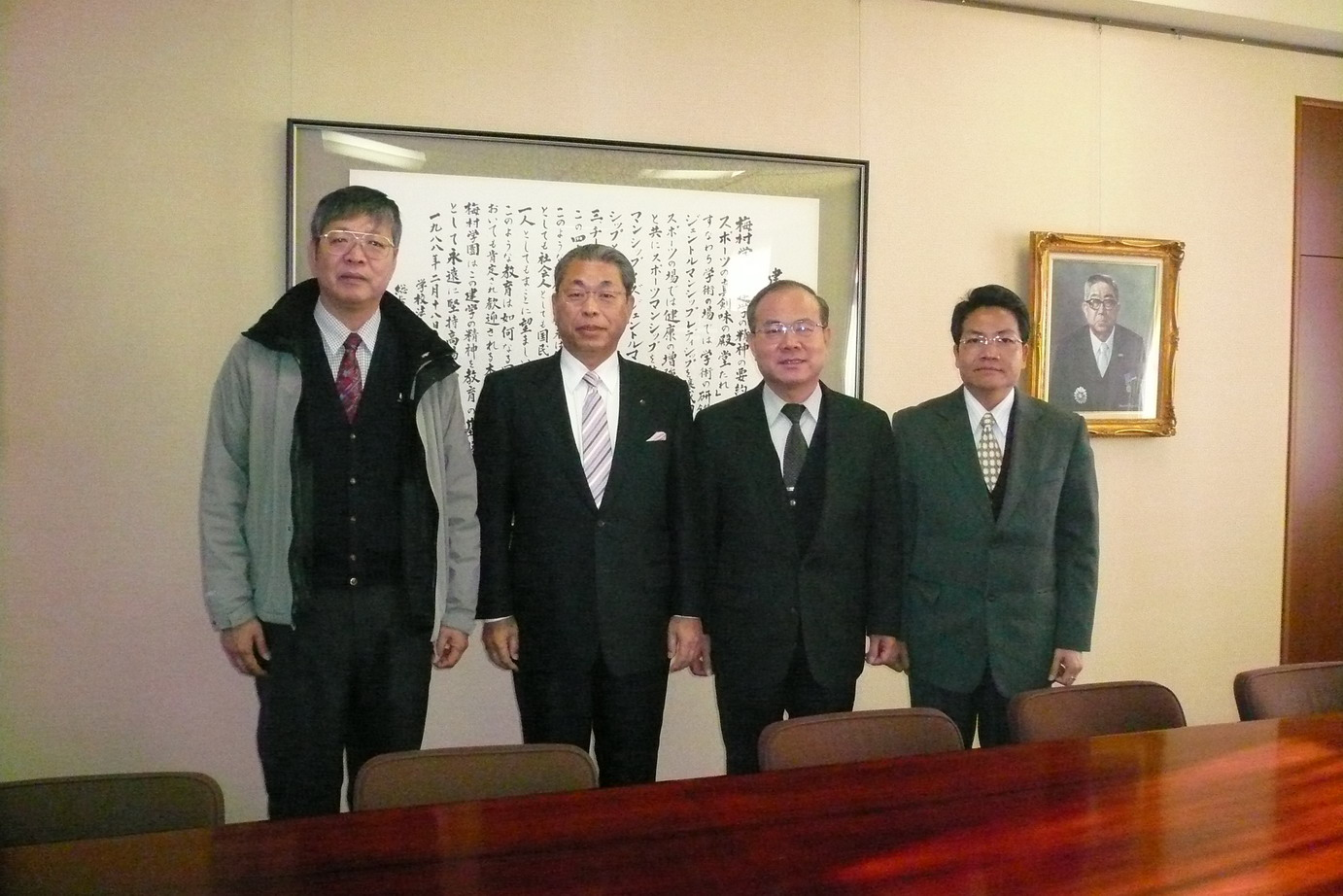 拜會中京大學校長北川薰（左二）