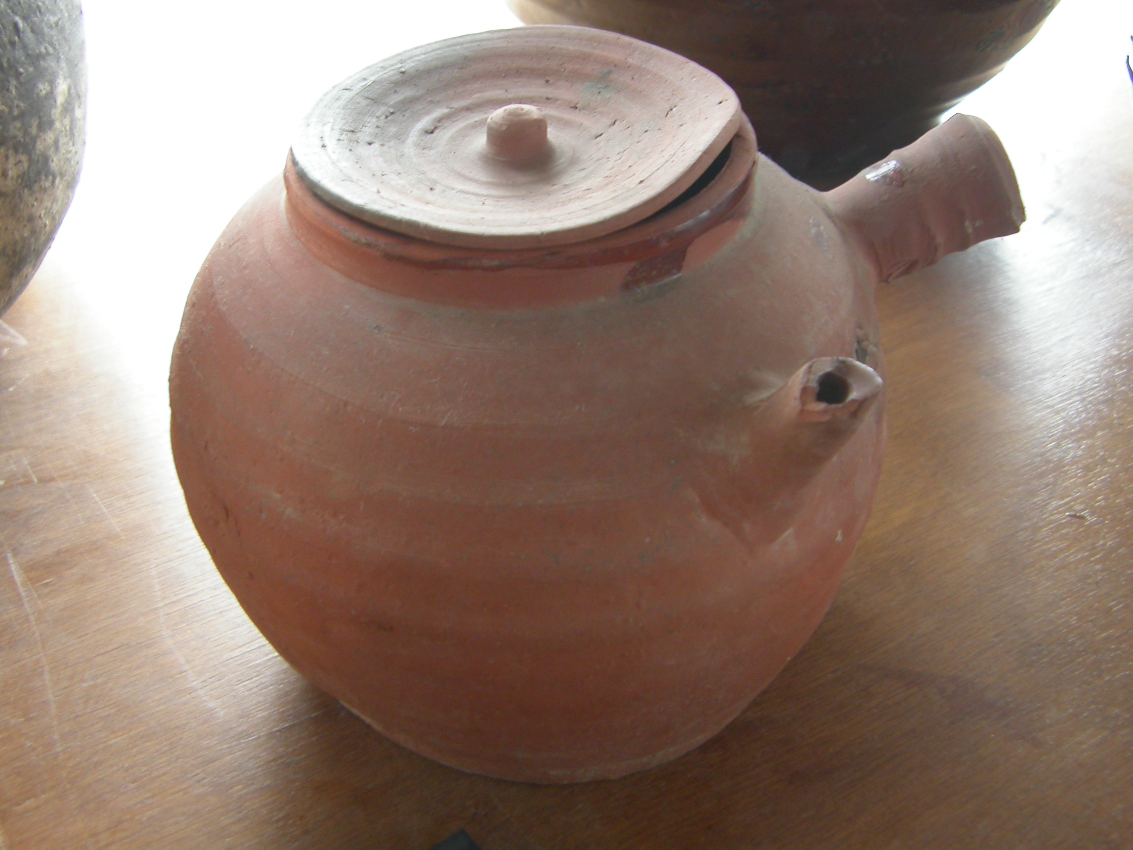 煎藥壺（鶯歌陶瓷博物館藏 李駿濤拍攝）