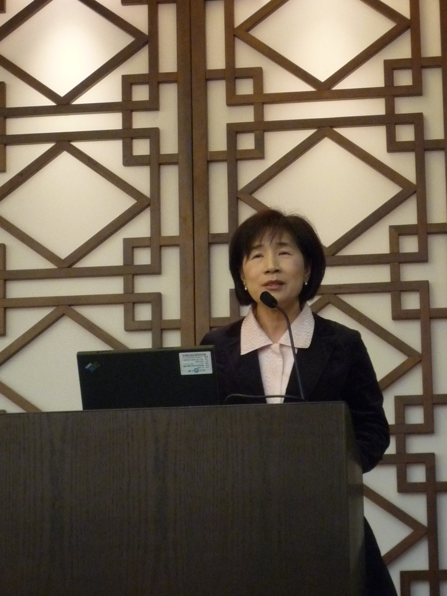 本館簡組長秀昭介紹臺灣總督府府報資料庫系統建置計畫