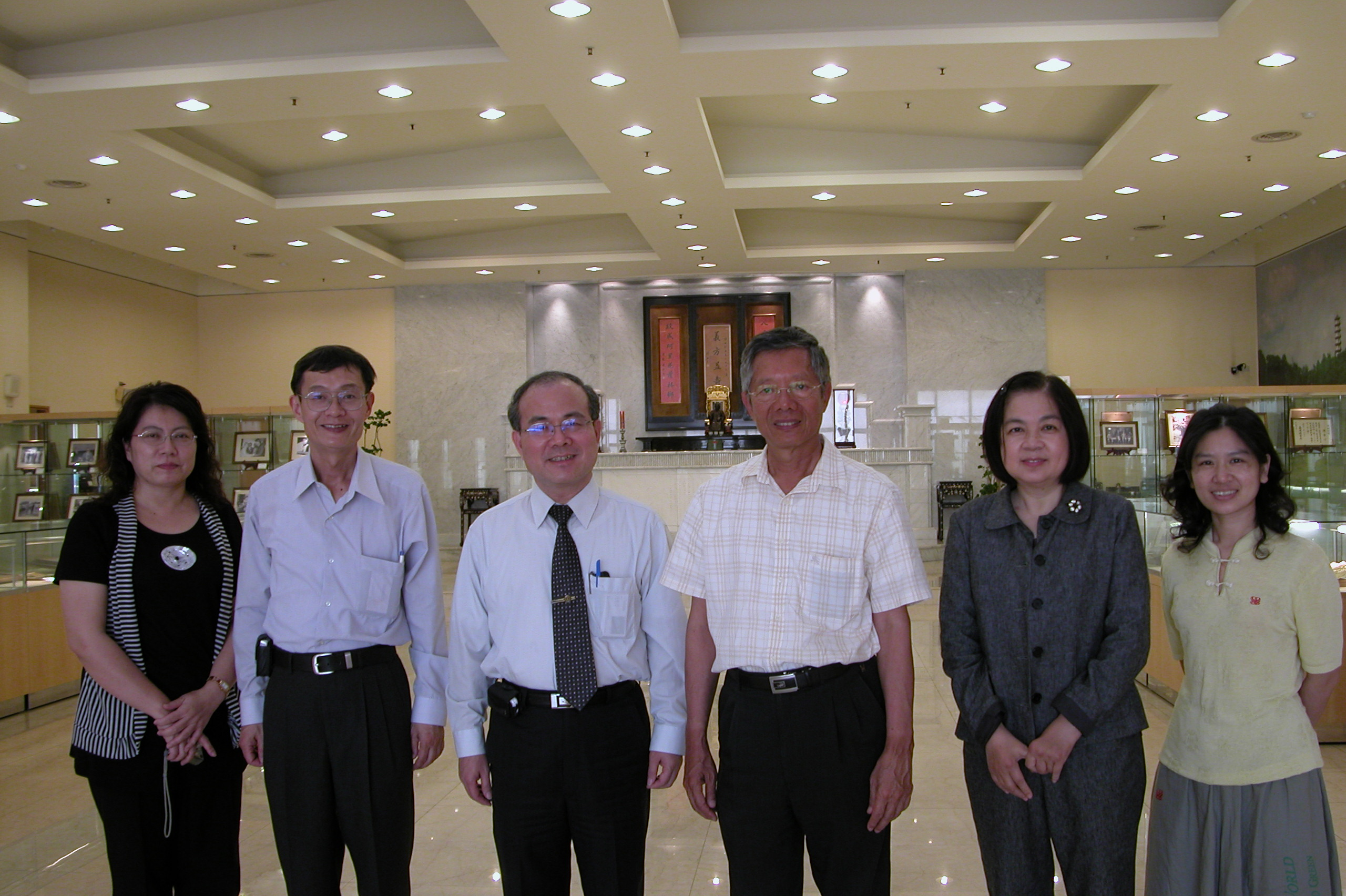 於啟川先生紀念館合影