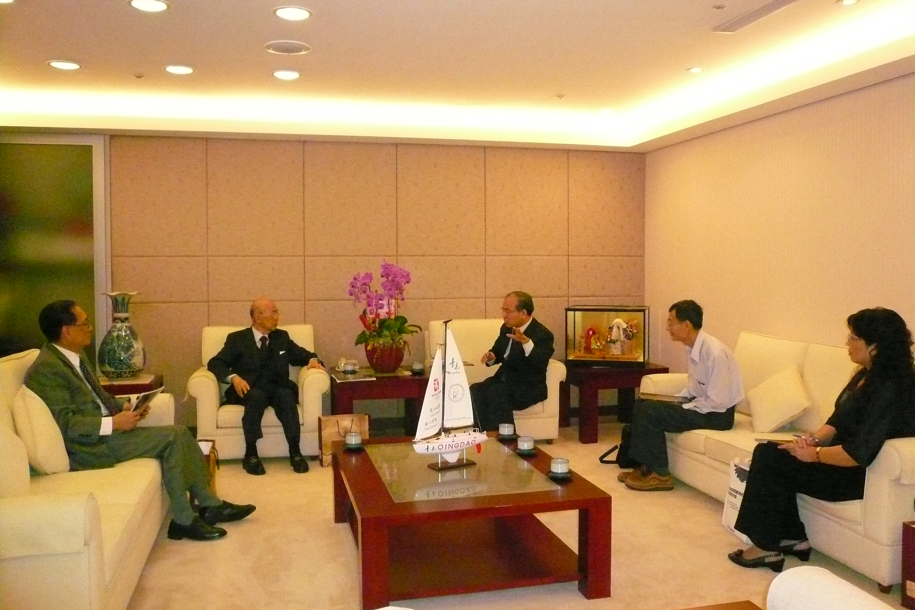 林館長金田拜訪陳董事長田錨（中）、陳董事長田稻（左）-2