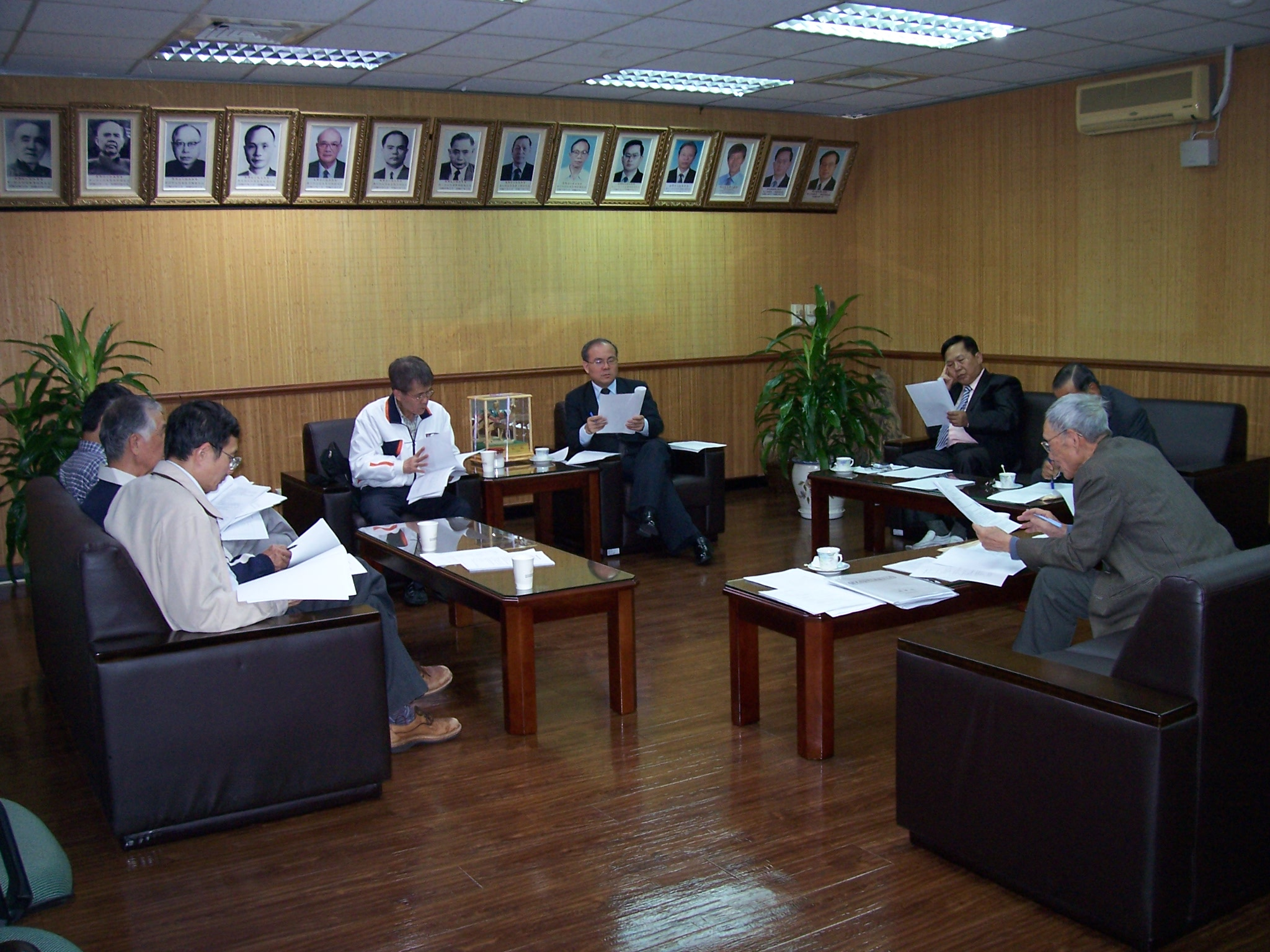 舉行第一次籌備委員會議