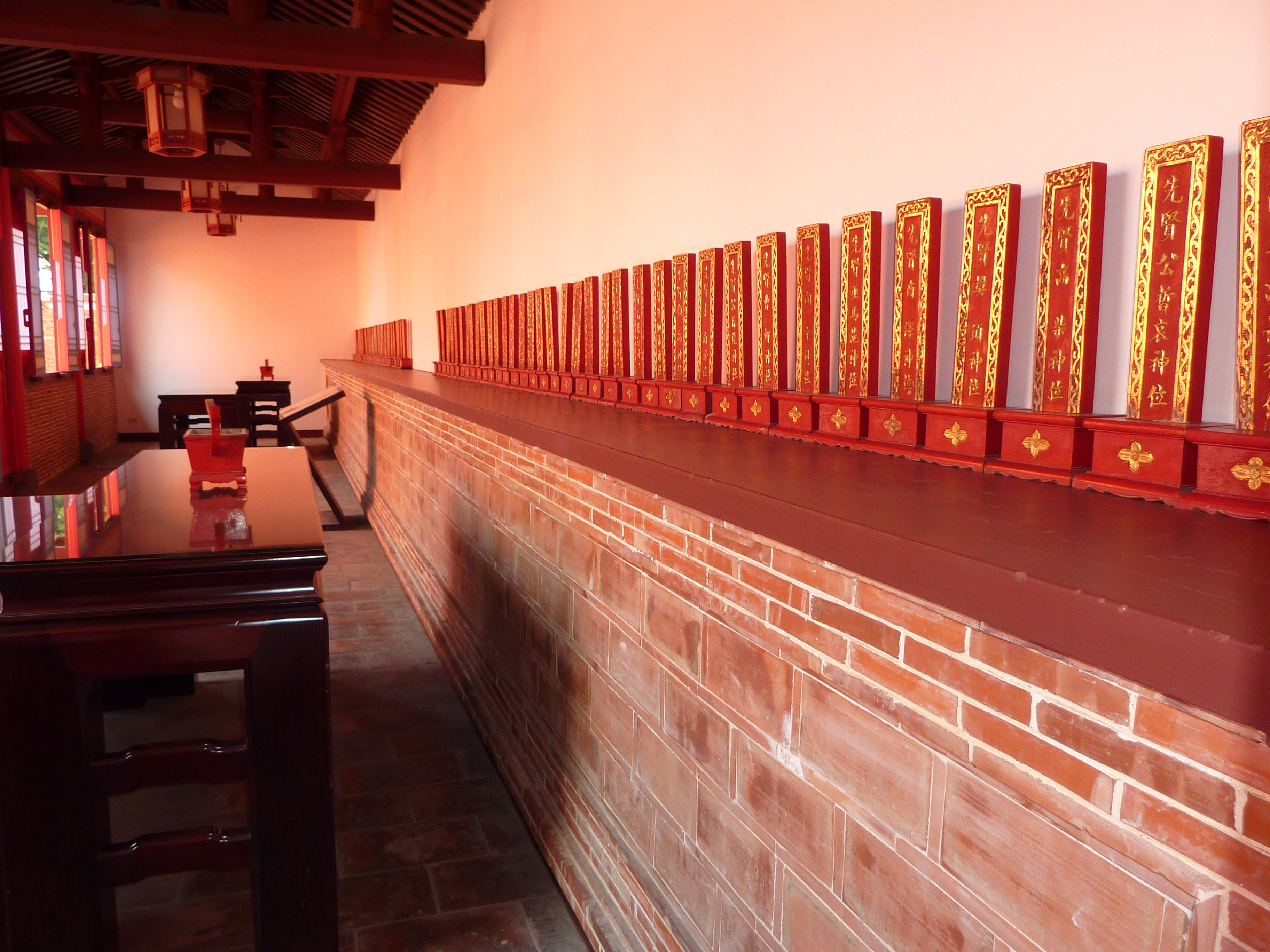 屏東書院東、西廡奉祀先賢先儒牌位