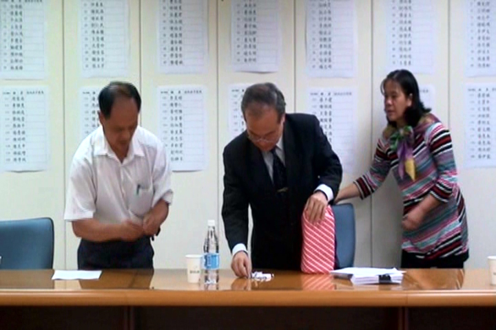 林館長金田(中)抽籤