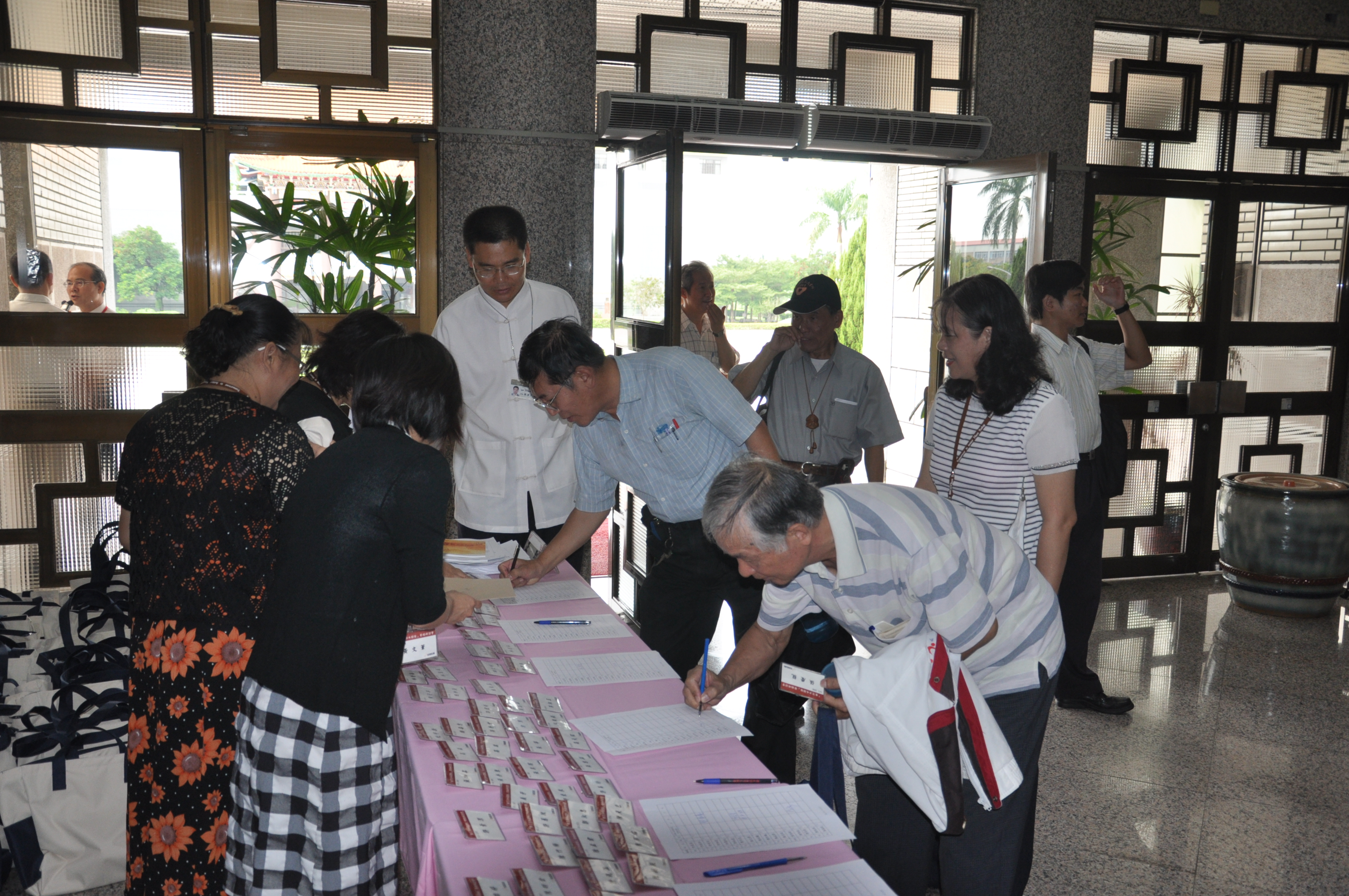 參加人員陸續報到