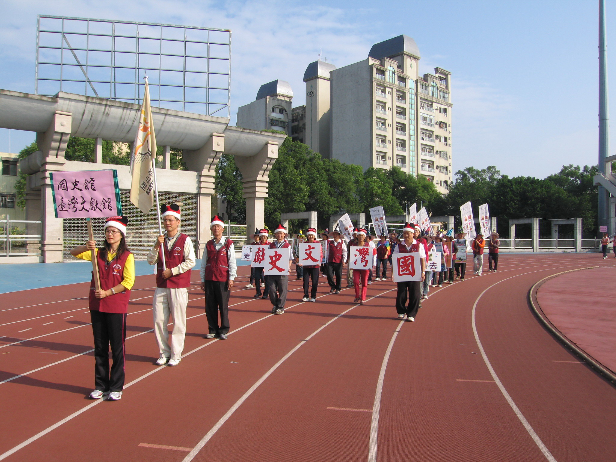張總幹事慶龍率領38位志工組隊參賽