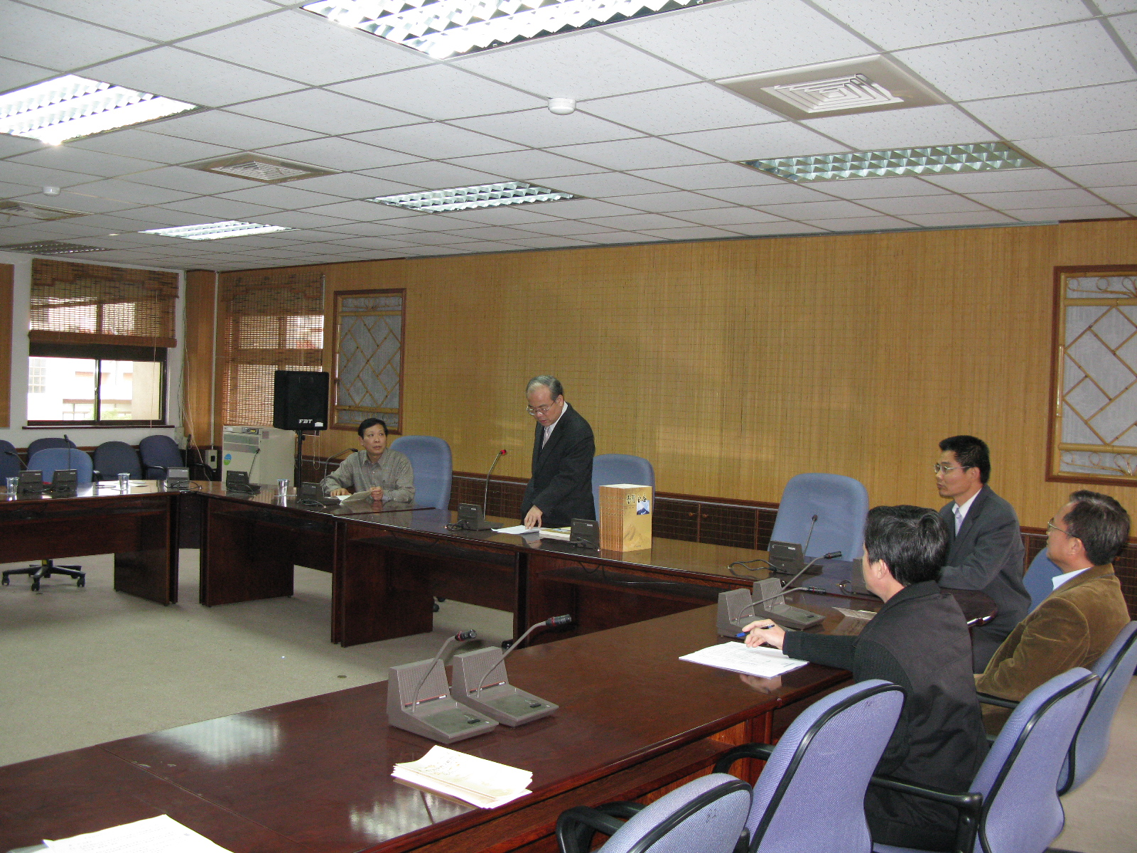 本館林館長金田(立者)與交流團就兩岸志書編修業務座談