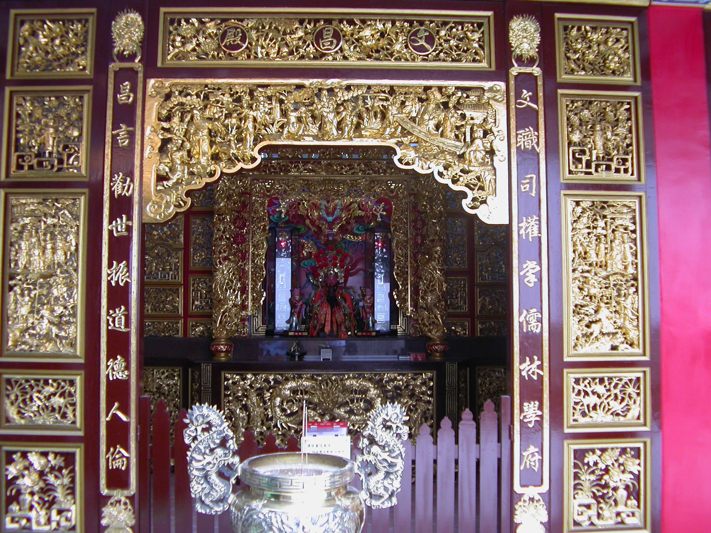 神龕〈淡水福佑宮文昌殿  李駿濤拍攝〉