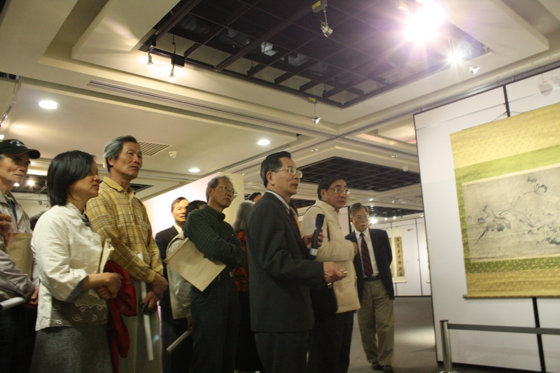 策展顧問賴俊雄先生現場導覽解說