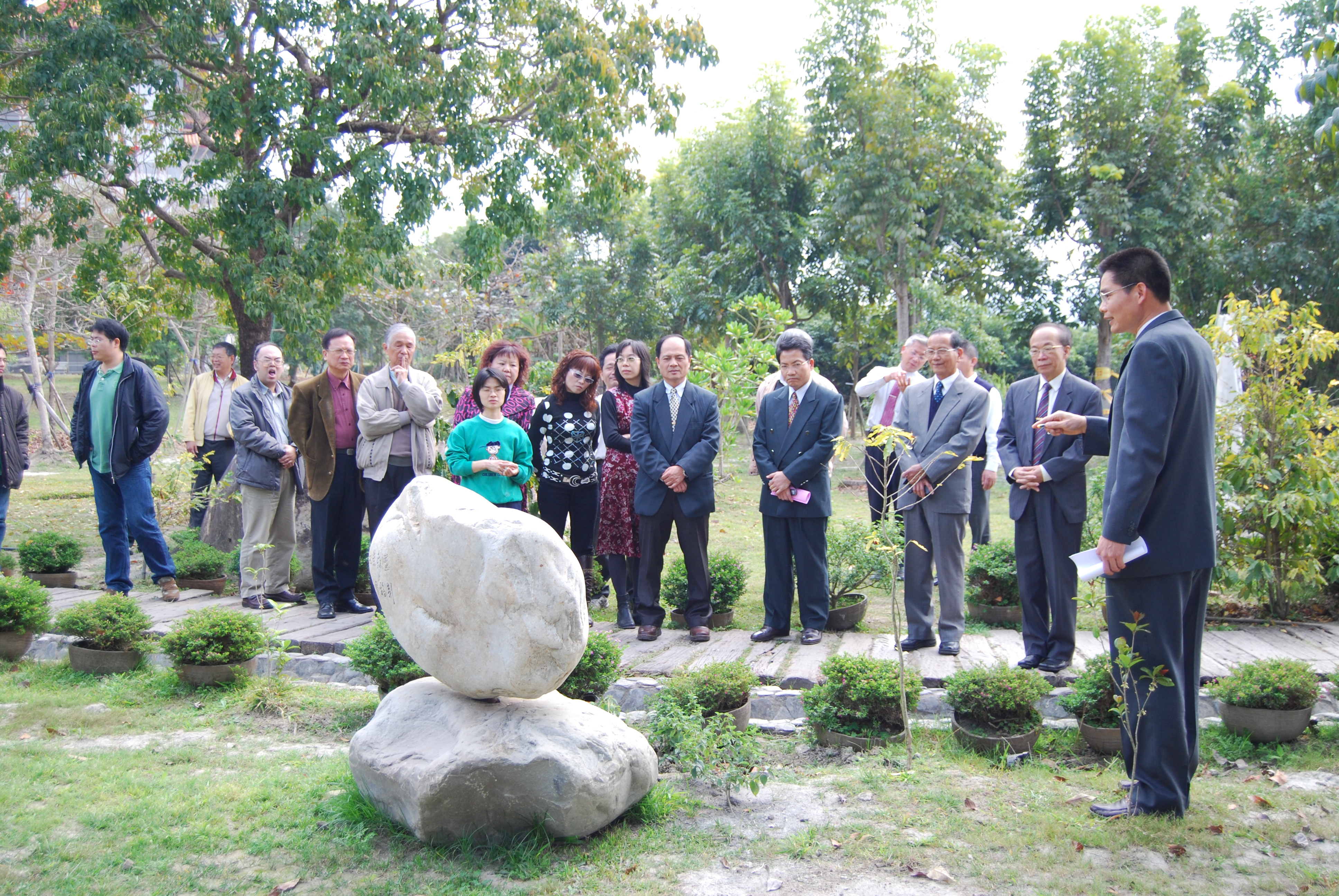 劉主任秘書澤民解說「臺灣文獻步道」碑石銘文的深層意涵