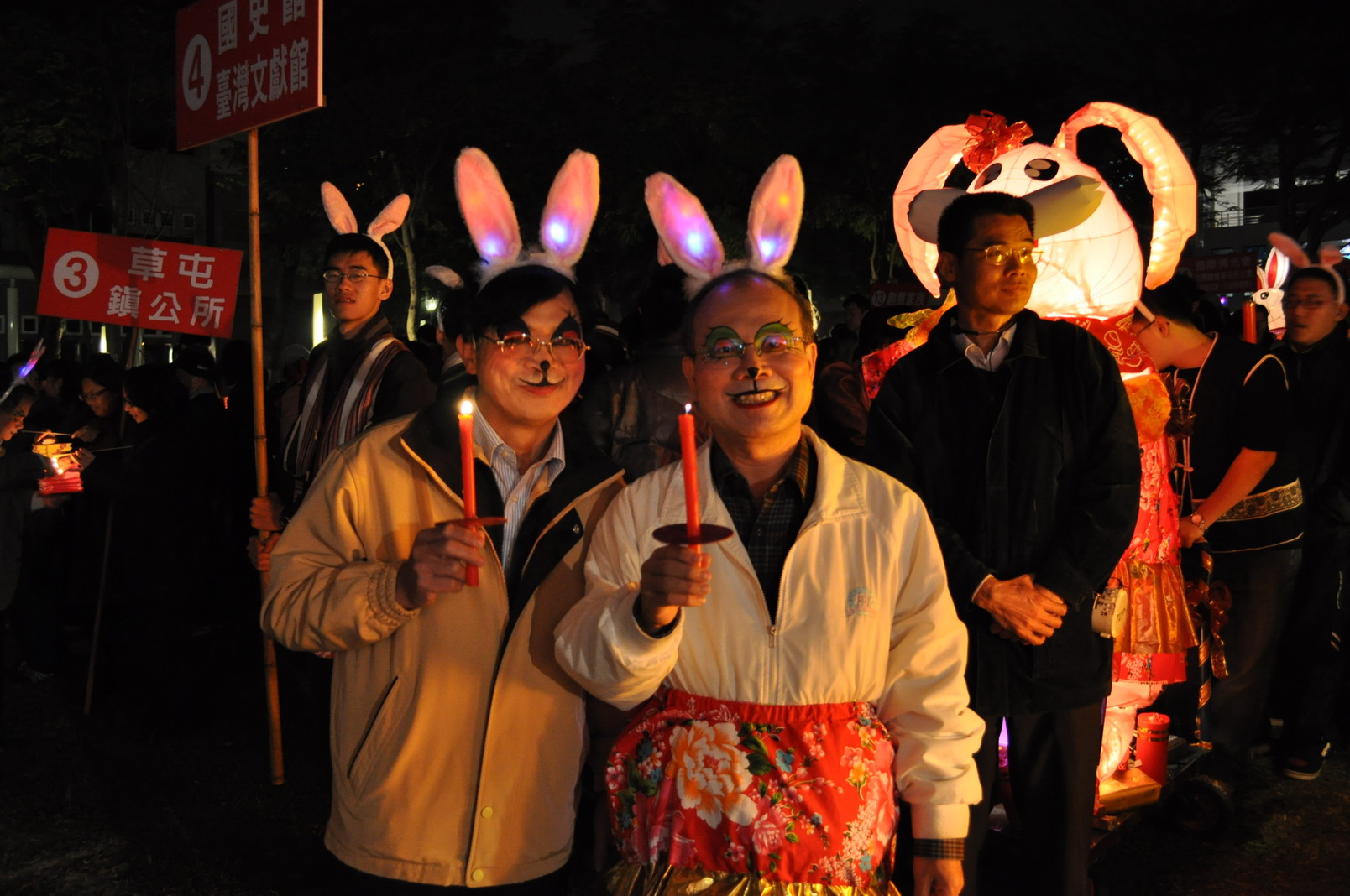 2011年草鞋墩迎春踩街活動,本館林館長金田(中)