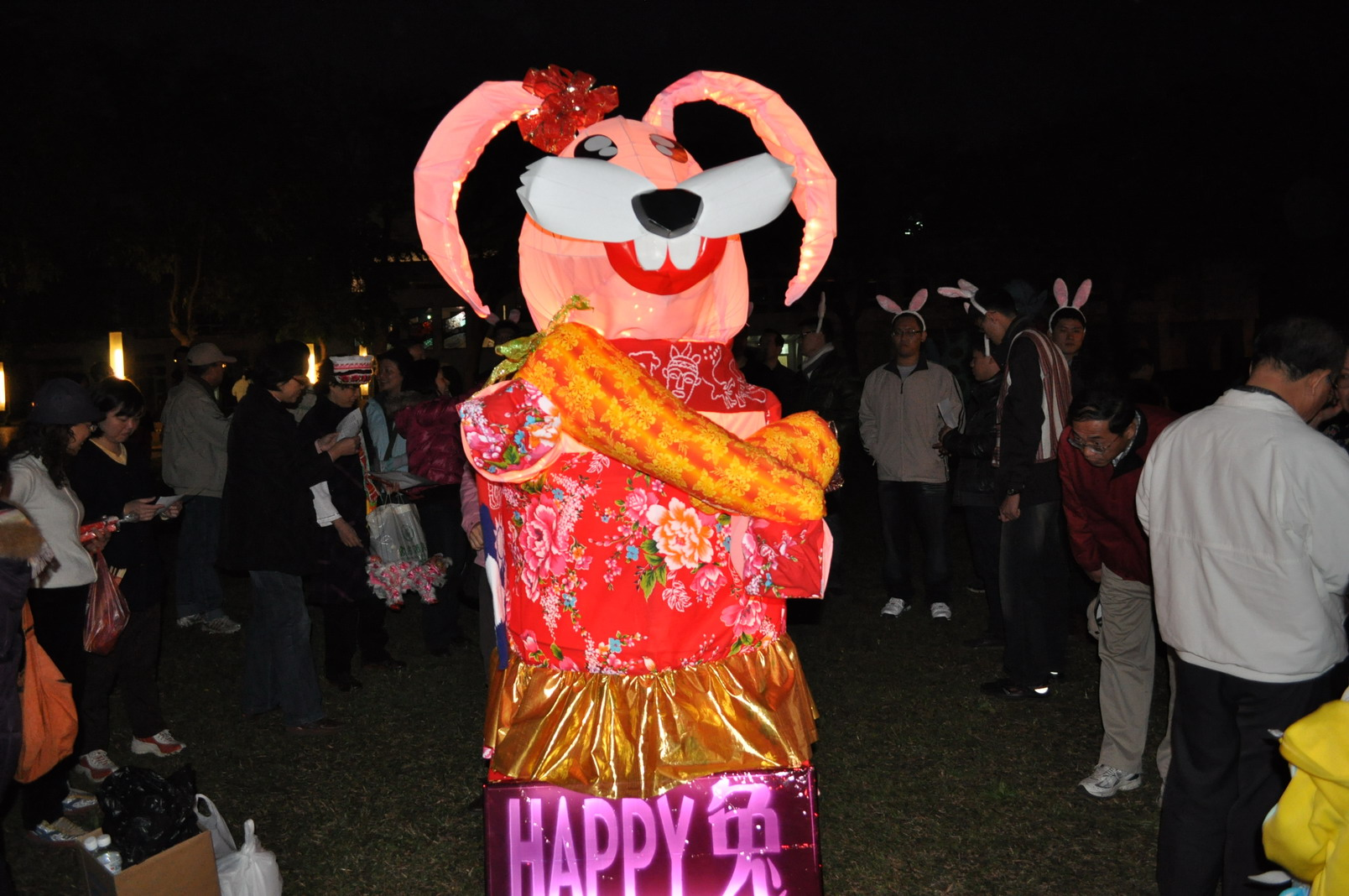 2011年草鞋墩迎春踩街活動本館製作HAPPY兔主燈