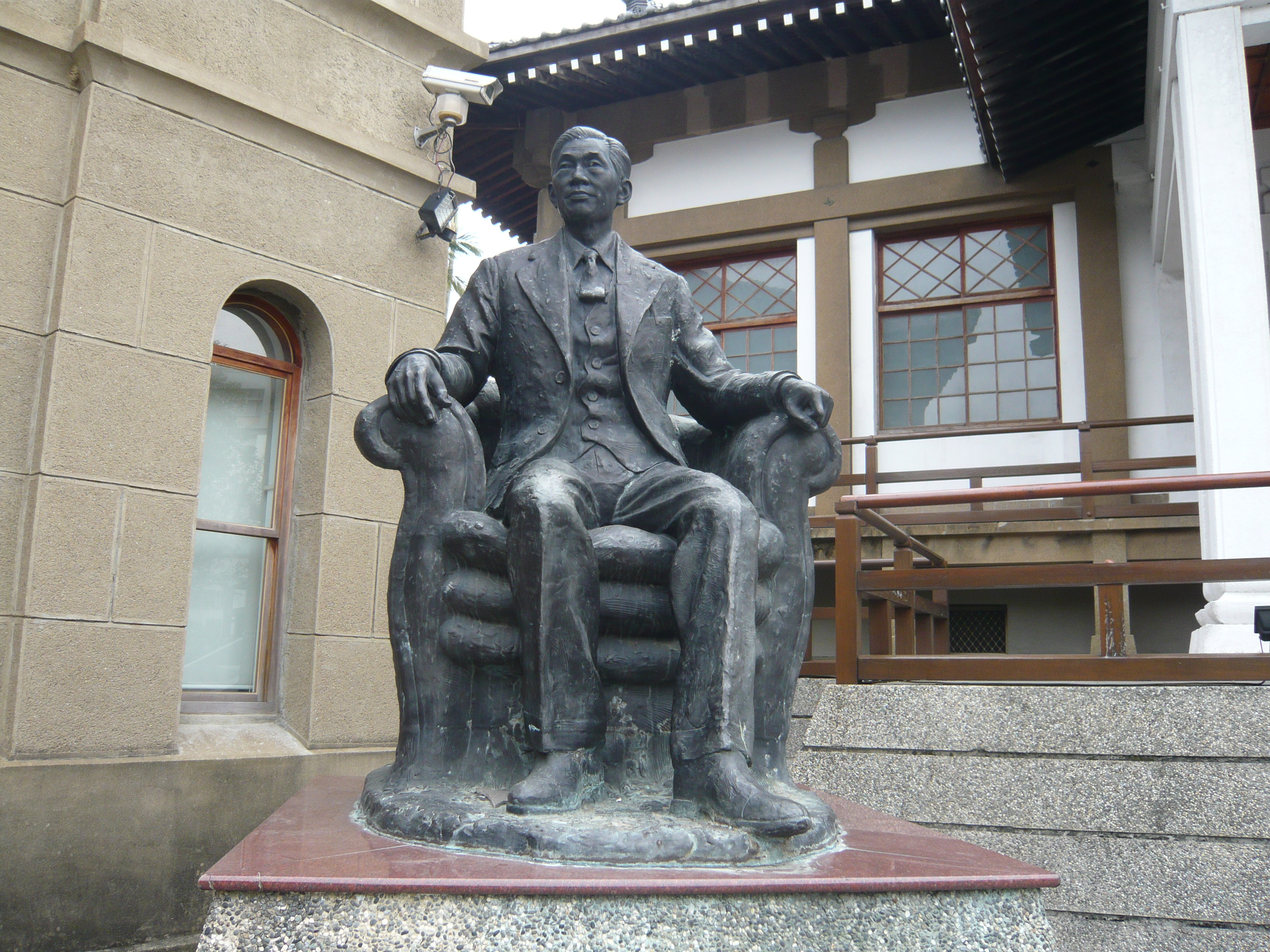 南投縣文化園區中的張深切雕像